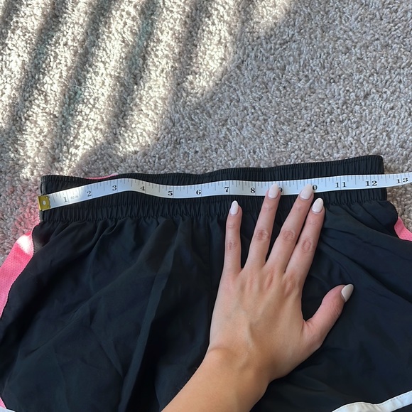 Juniors Nike Shorts size L - Picture 3 of 4